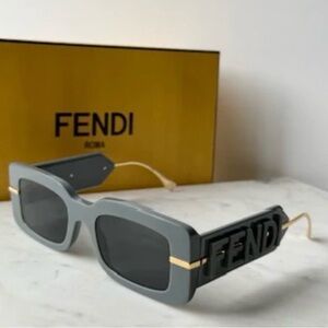 FENDI FE40133I FENDIGRAPHY GREY SQUARE SUNGLASSES